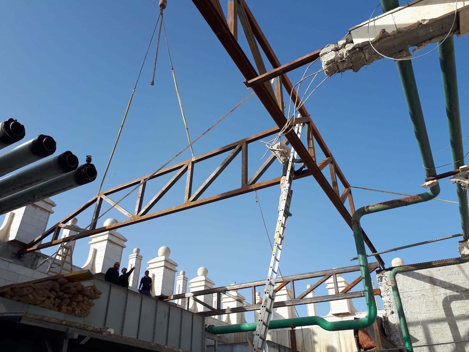 מרכז בעלזא — קונסטרוקציה